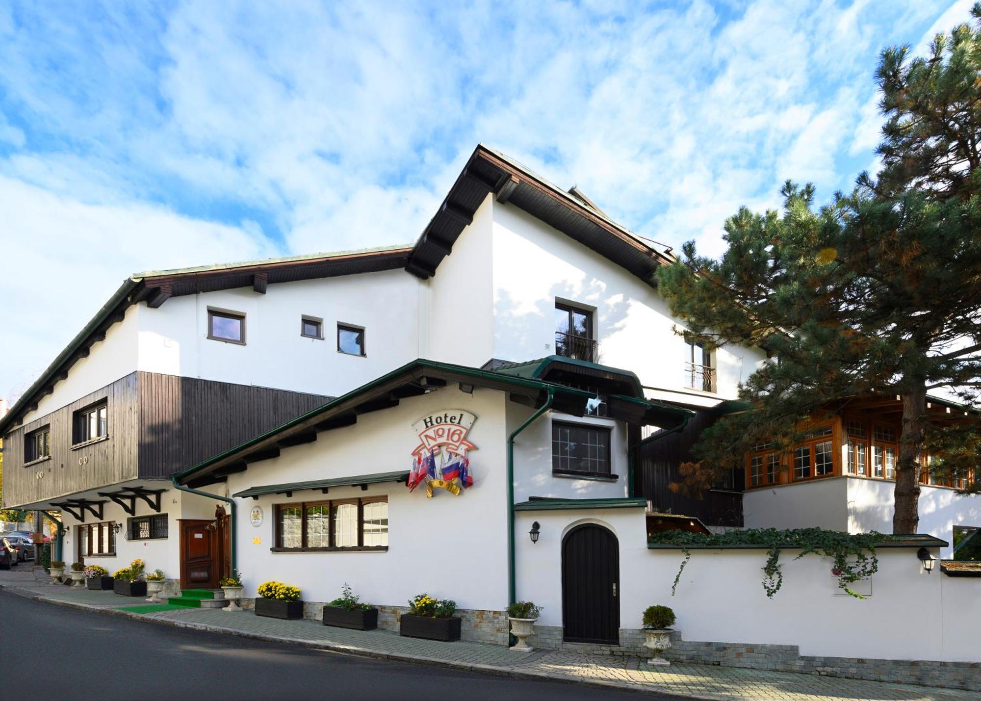 Panoramic Castle Suite With Free Private Parking Bratislava Exterior photo